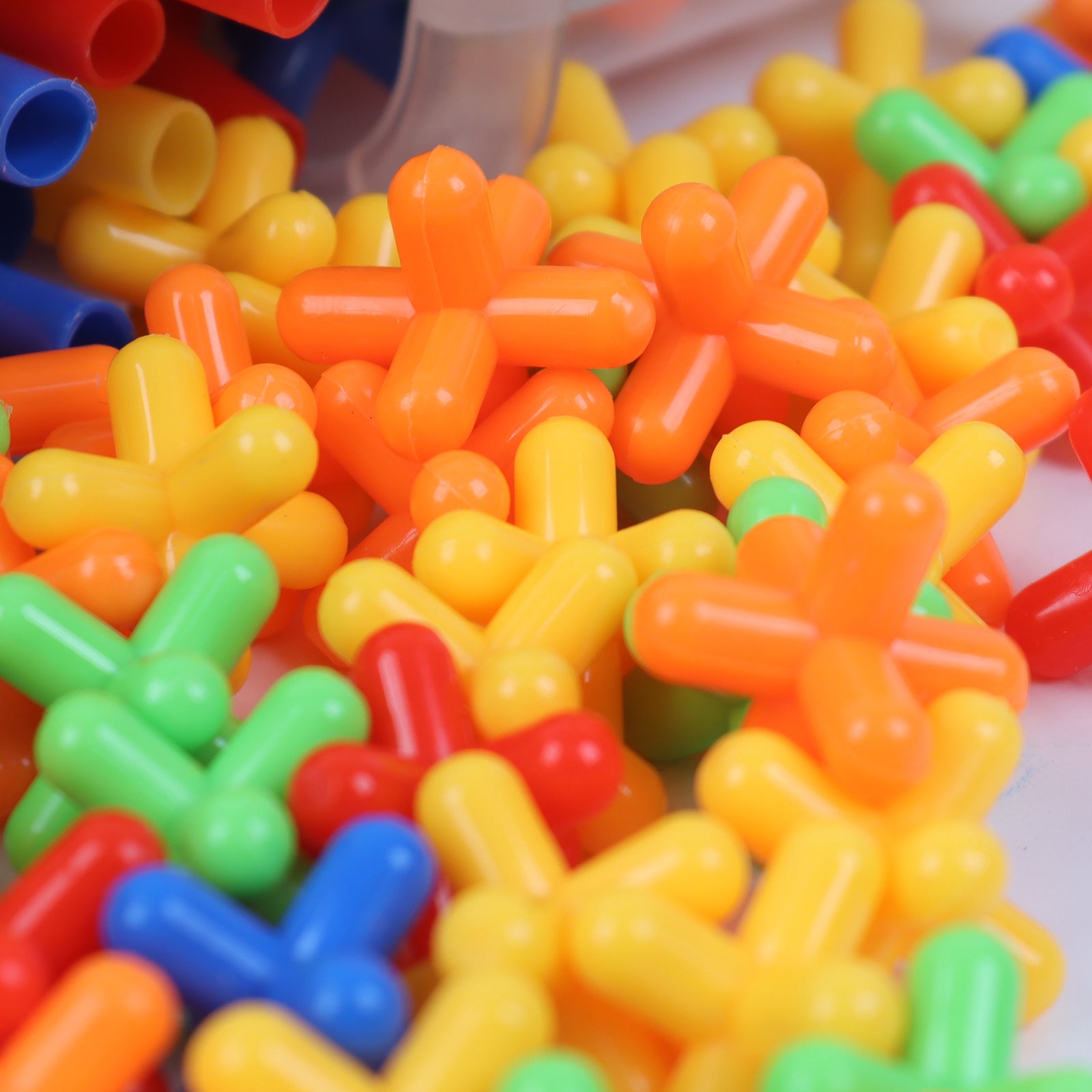 Straw Constructor Toys STEM Building Set 3D Interlocking Plastic Colours 700 Pcs